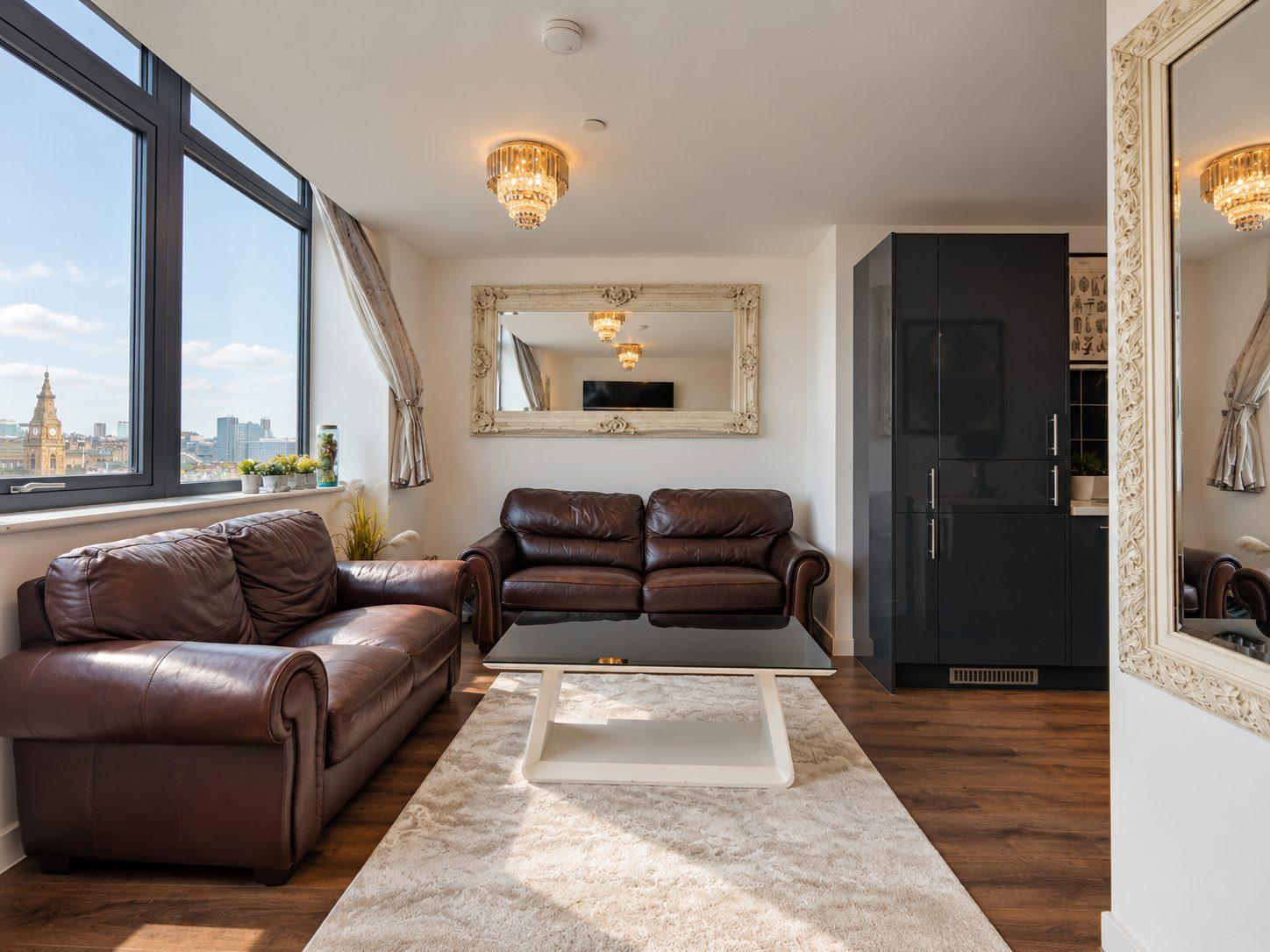 Spacious Liverpool City Centre Apartment with View2