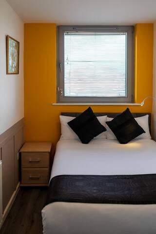 2-bedroom apartment in LVP City Centre w Parking6