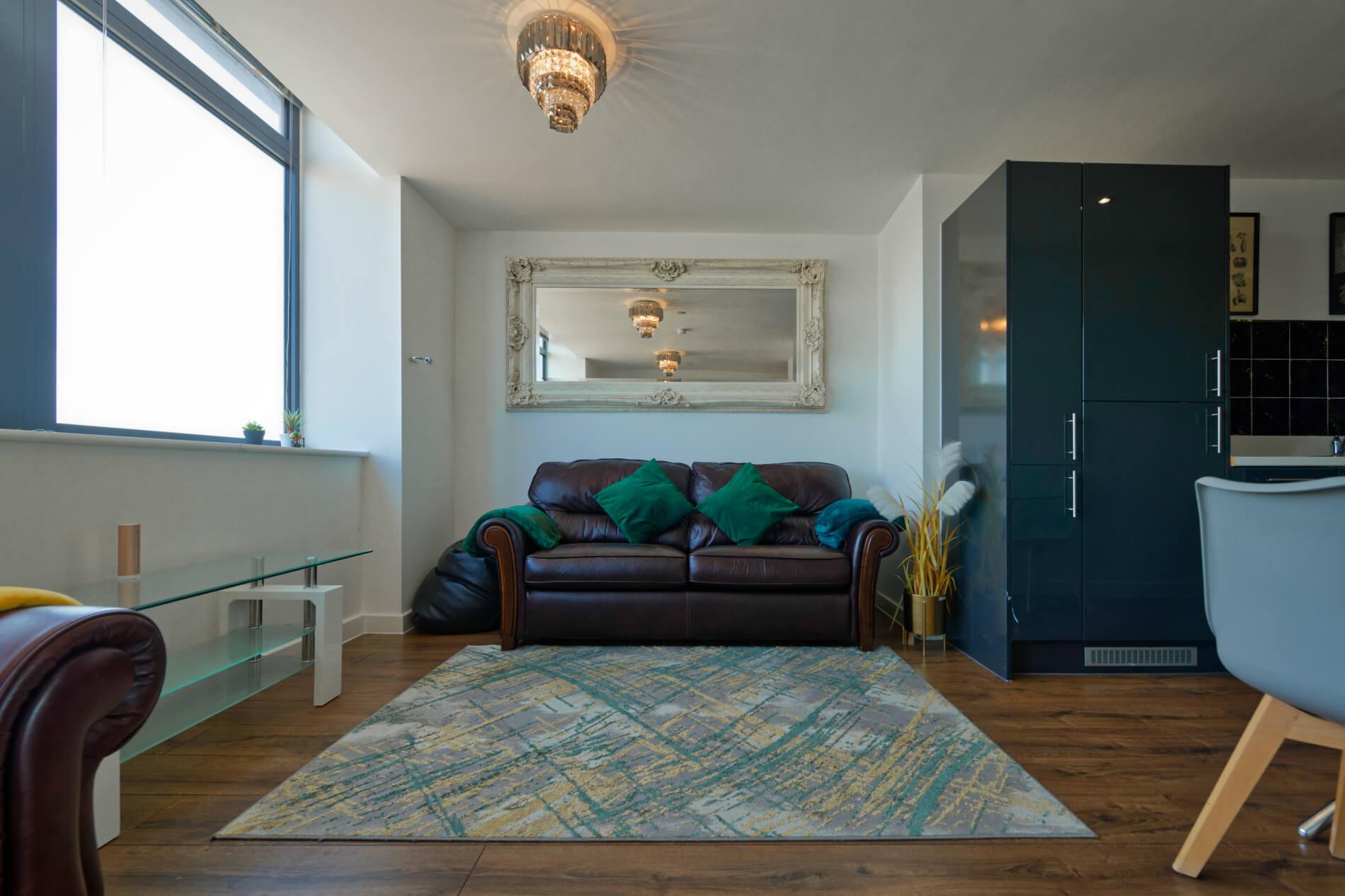 2 Bedroom Serviced Apartment Liverpool w Parking2