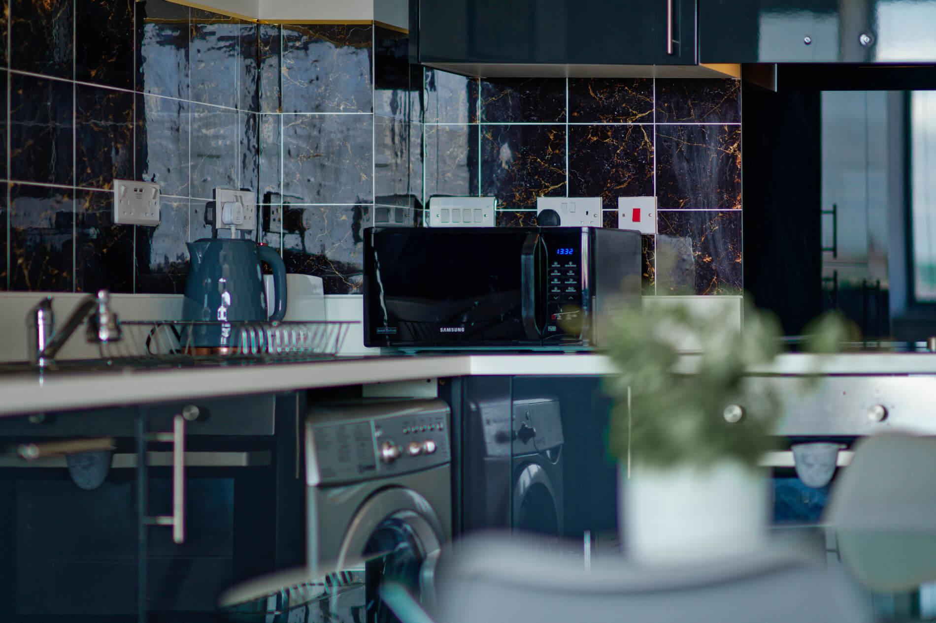 2 Bedroom Serviced Apartment Liverpool w Parking5